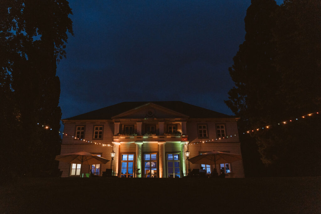 Das Schlösschen im Kurpark Bad Nenndorf bei Nacht
